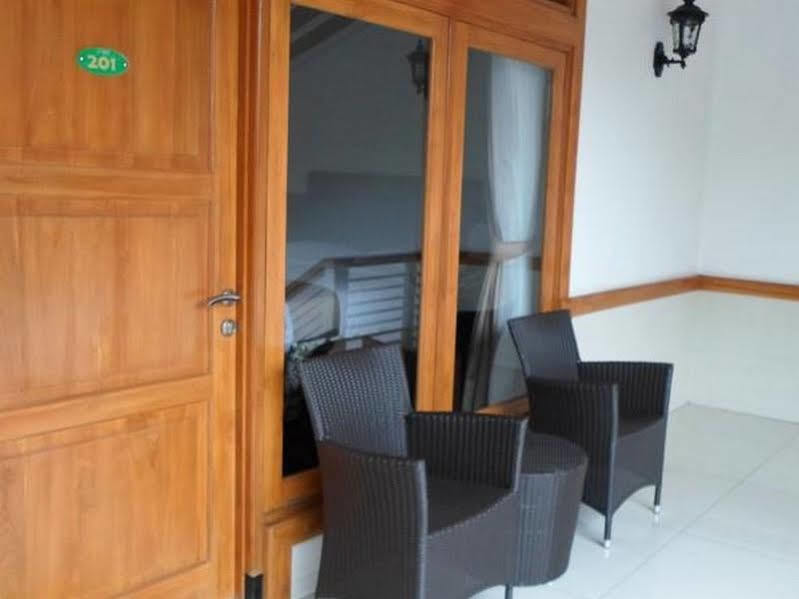 Oyo 1210 Nice Guesthouse Bandung Luaran gambar