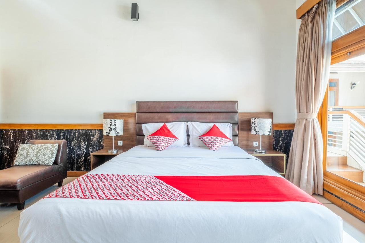 Oyo 1210 Nice Guesthouse Bandung Luaran gambar